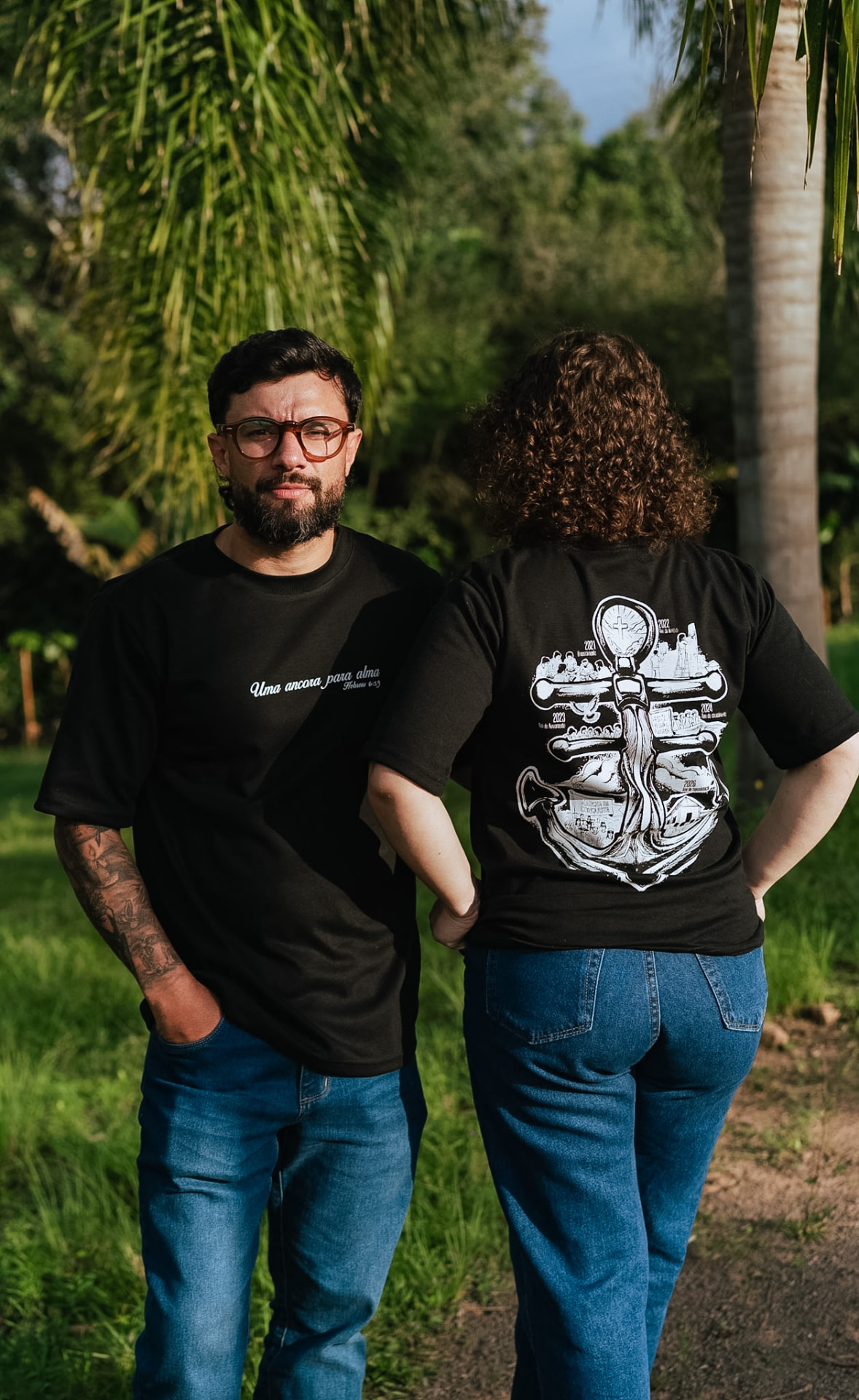 Camiseta preta “Uma âncora para alma” (dupla frente e costas)