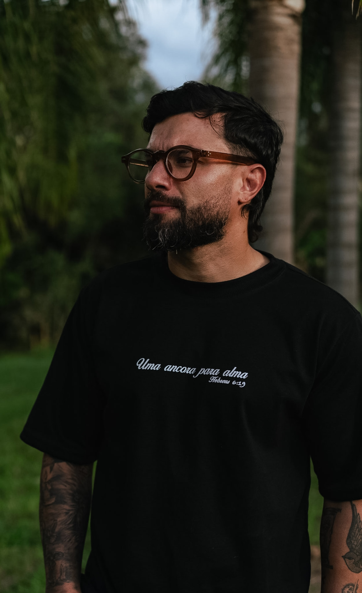 Camiseta preta “Uma âncora para alma”